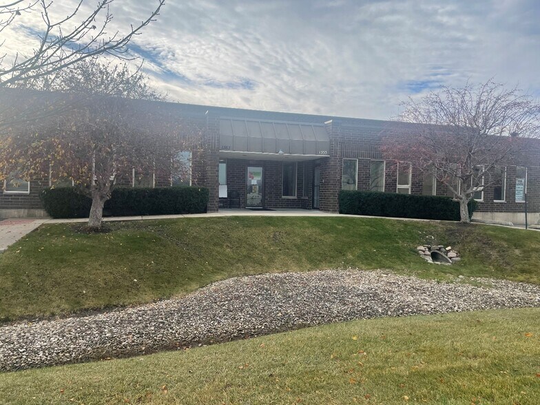 1355 Wilhelm Rd, Mundelein, IL à louer - Photo de l’immeuble – Image 2 sur 30