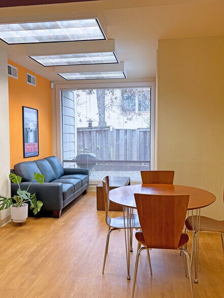 456 South E St, Santa Rosa, CA à vendre - Photo intérieure – Image 3 sur 25
