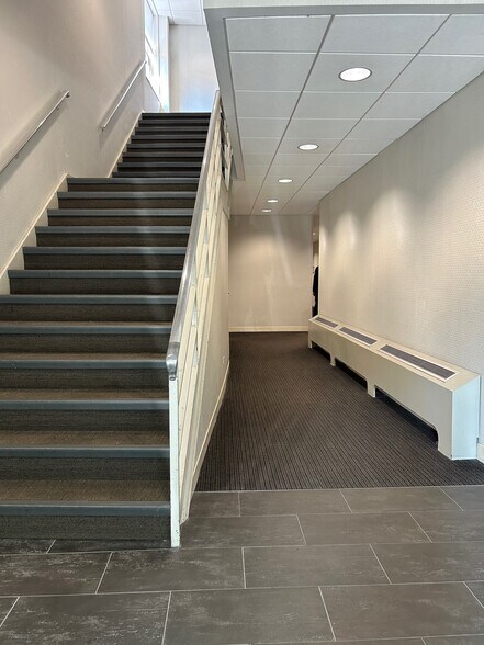 10 Mitchell Pl, White Plains, NY à louer - Photo intérieure – Image 3 sur 10