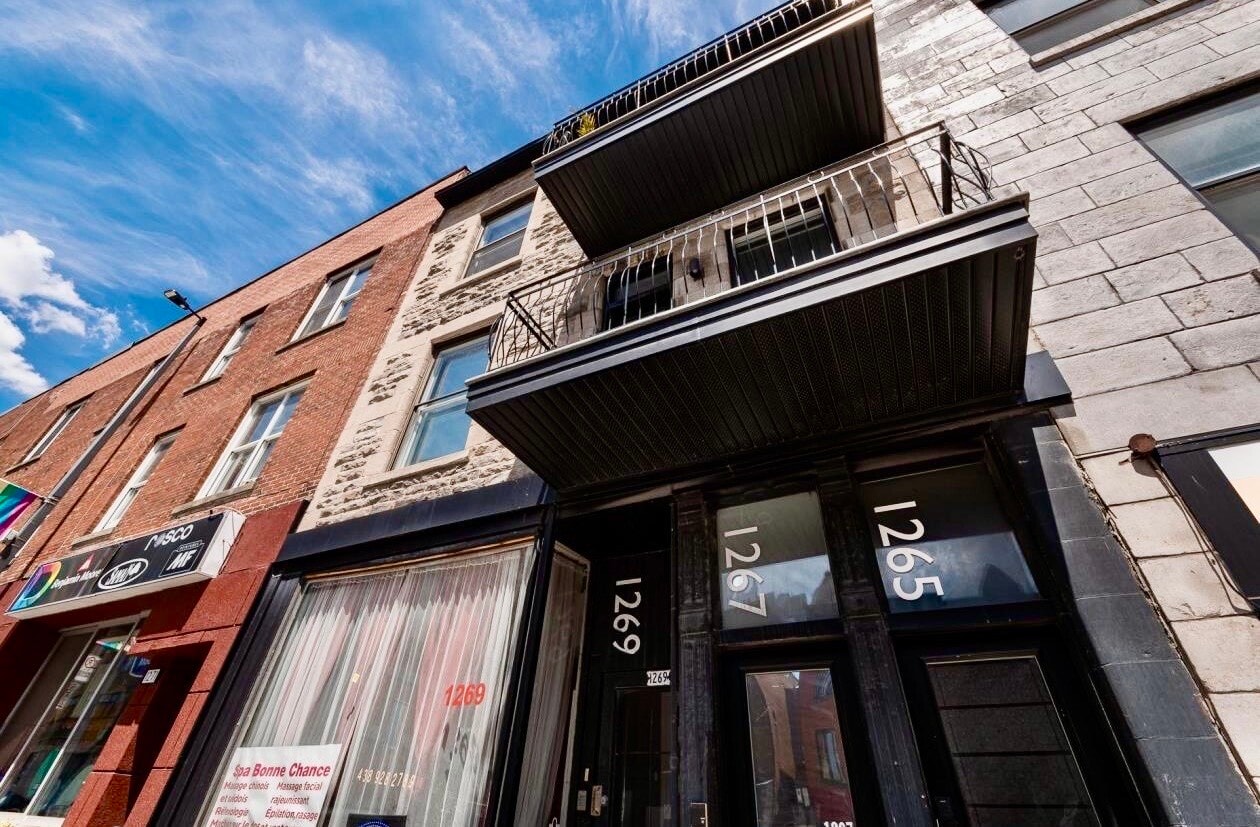 1269 Rue Atateken, Montréal, QC à vendre Photo principale– Image 1 sur 10