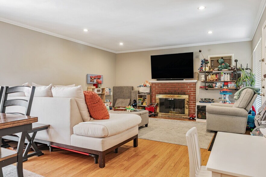 1522 Hudson St, Redwood City, CA à vendre - Photo de l’immeuble – Image 3 sur 7