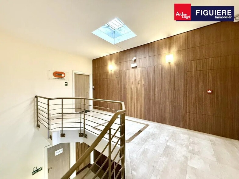 1060 Rue René Descartes, Aix-en-Provence à vendre - Photo de l’immeuble – Image 3 sur 7
