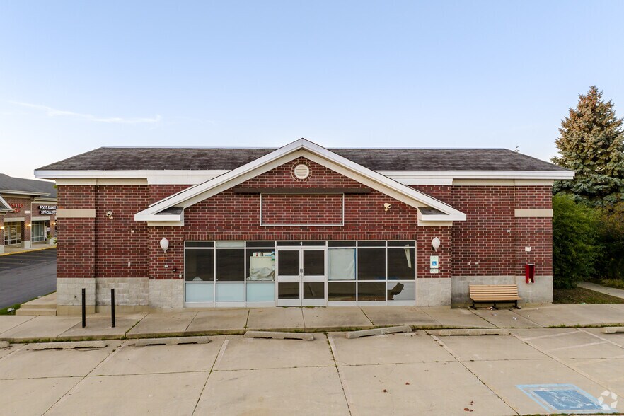 1 S Sutton Rd, Streamwood, IL à vendre - Photo de l’immeuble – Image 2 sur 12