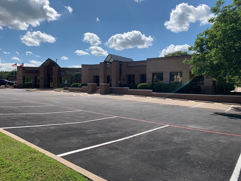 804 Santa Fe Dr, Weatherford, TX à louer - Photo de l’immeuble – Image 1 sur 5