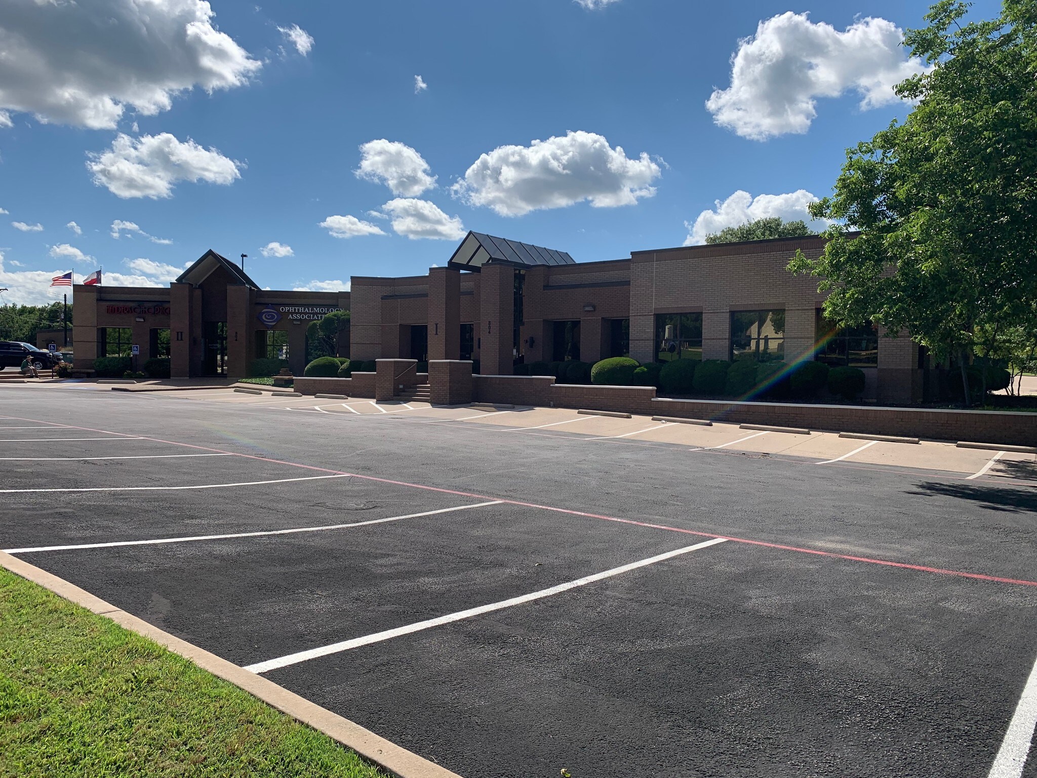 804 Santa Fe Dr, Weatherford, TX à louer Photo de l’immeuble– Image 1 sur 6