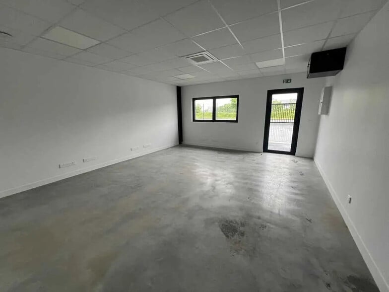 31 Rue De L'Avenir, Genas à louer - Photo de l’immeuble – Image 2 sur 9