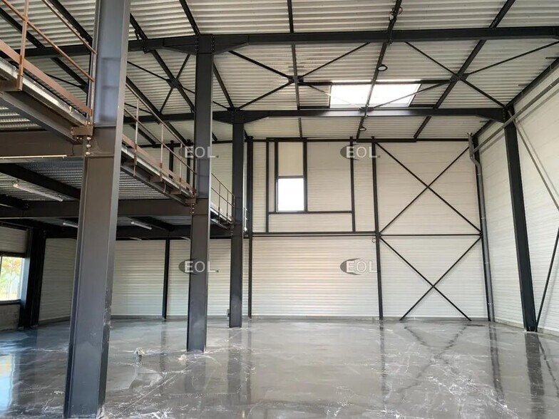 Local d'activités dans Bondoufle à vendre - Photo de l’immeuble – Image 2 sur 6