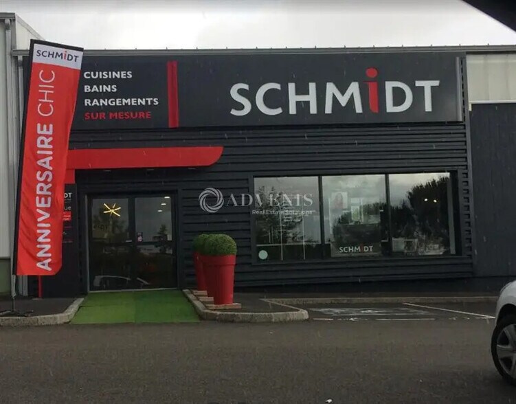 Local commercial dans Champniers à louer - Photo de l’immeuble – Image 1 sur 3