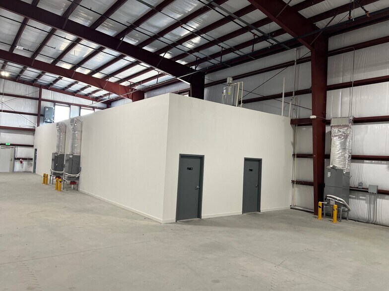 512 Commerce Ct, Clewiston, FL à louer - Photo de l’immeuble – Image 2 sur 11