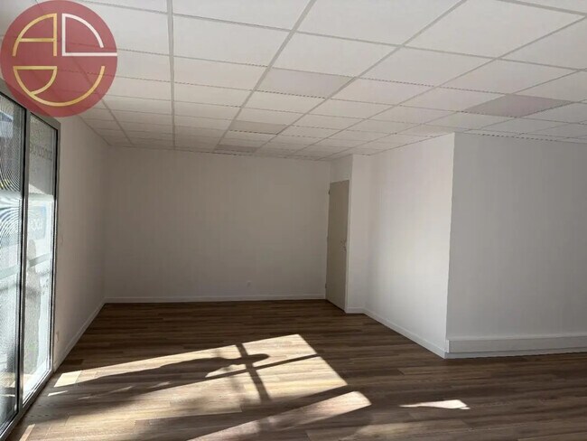 Plus de détails pour Bureau à vendre