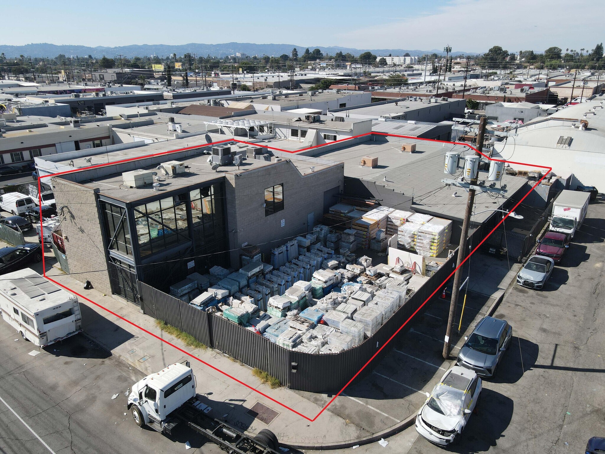 7325 Atoll Ave, North Hollywood, CA à vendre Photo de l’immeuble– Image 1 sur 56