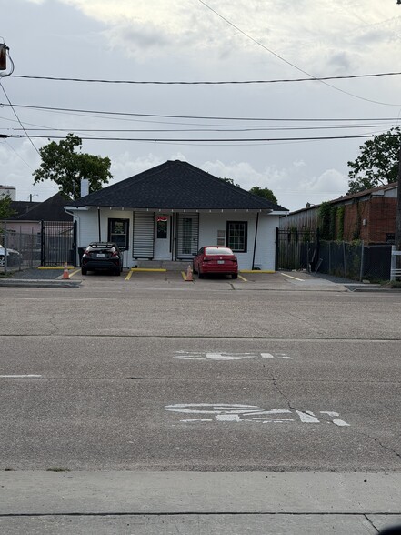 304 S Lockwood Dr, Houston, TX à louer - Photo de l’immeuble – Image 1 sur 38