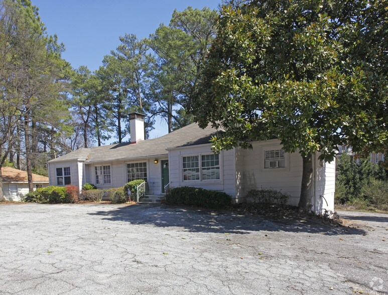 1799 Clairmont Rd, Decatur, GA à vendre - Photo de l’immeuble – Image 3 sur 3