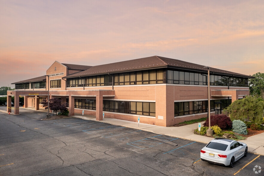 400 Franklin Tpke, Mahwah, NJ à louer - Photo principale – Image 1 sur 9