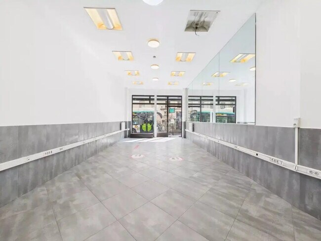 Plus de détails pour Local commercial à louer