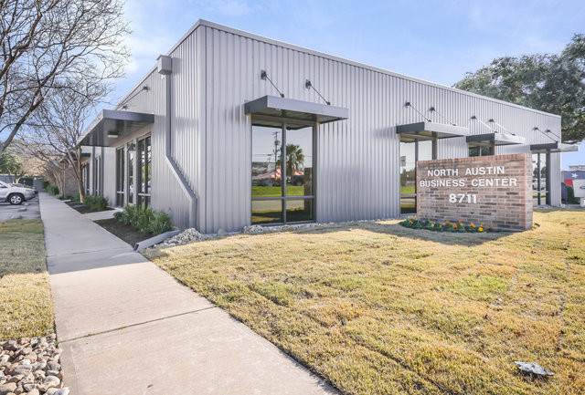 8711 Burnet Rd, Austin, TX à louer - Photo de l’immeuble – Image 1 sur 7