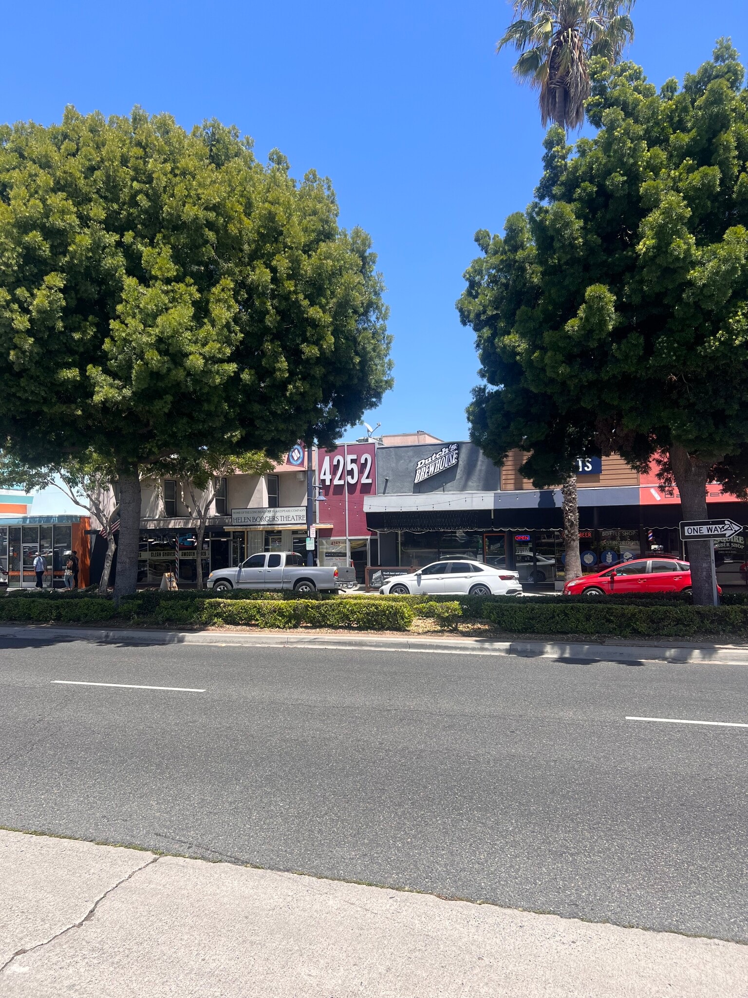 4250-4252 Atlantic Ave, Long Beach, CA à louer Photo de l’immeuble– Image 1 sur 9