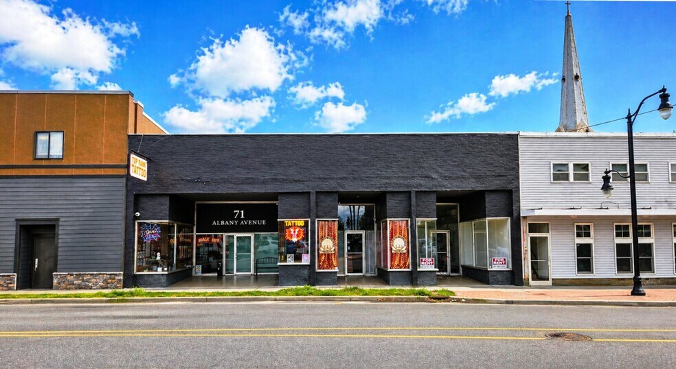 71 Albany Ave, Kingston, NY à vendre - Photo principale – Image 1 sur 25