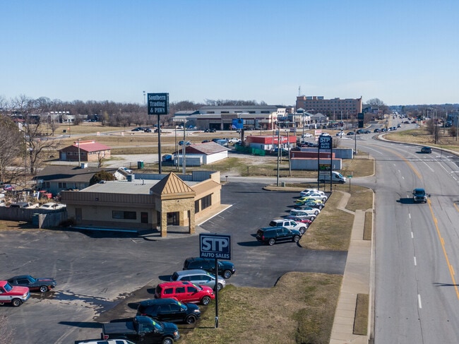 Plus de détails pour 200 SW Regional Airport Blvd, Bentonville, AR - Local commercial à vendre