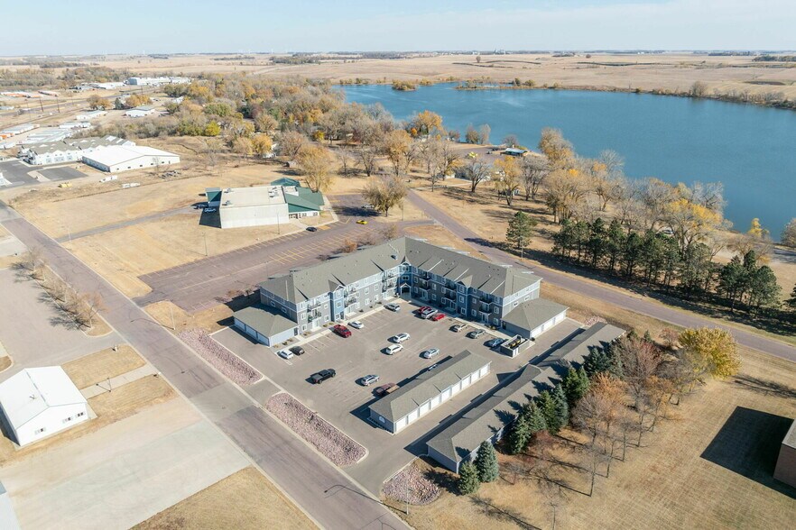 1685 N Redding Ave, Windom, MN à vendre - Photo de l’immeuble – Image 2 sur 21