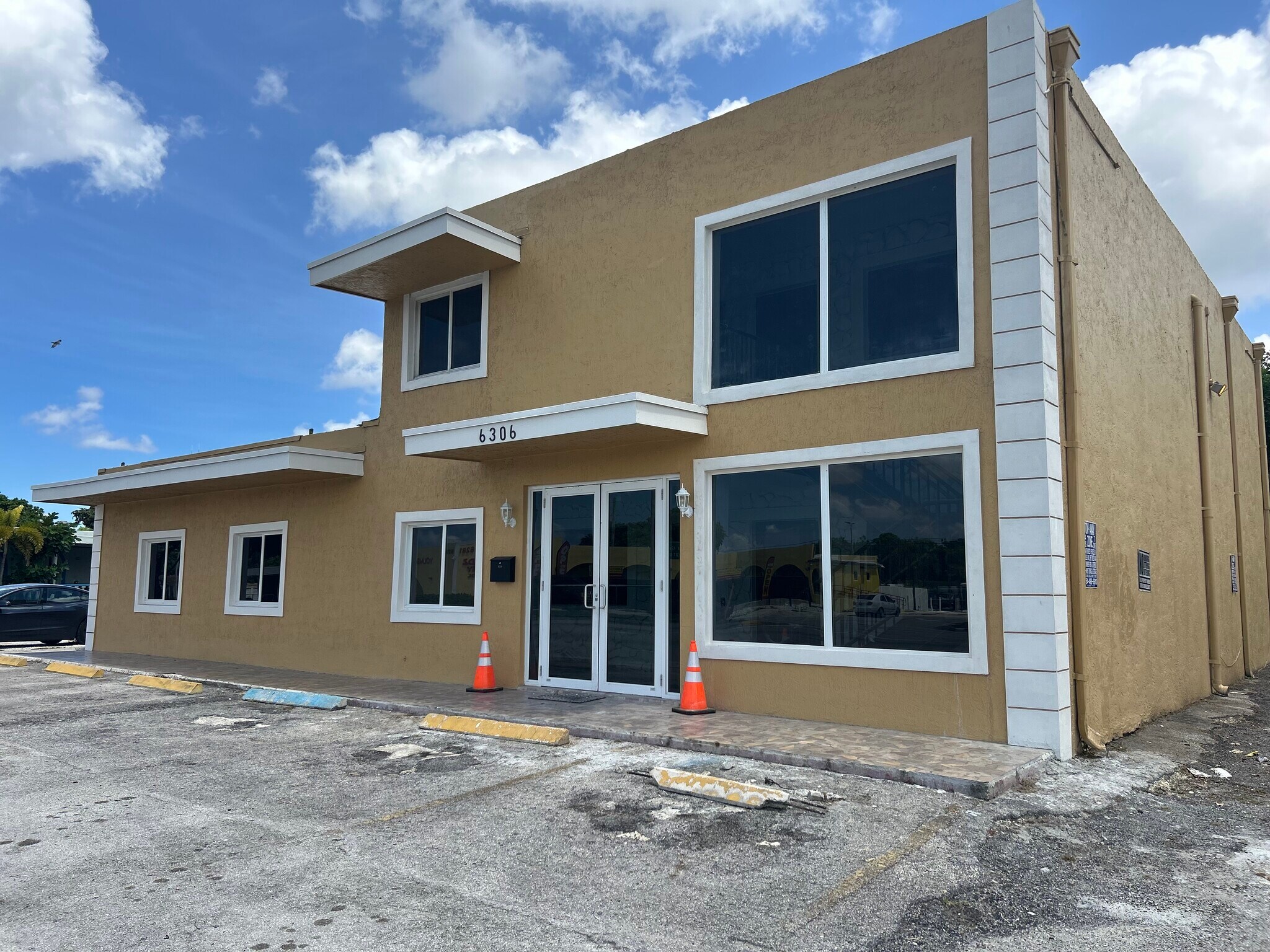6300-6306 Pembroke, Miramar, FL à vendre Photo de l’immeuble– Image 1 sur 12