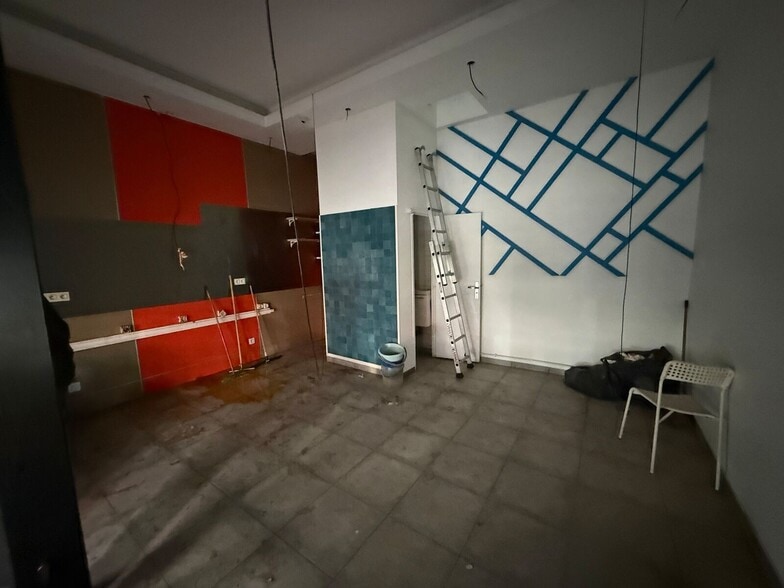 Local commercial dans Paris à louer - Photo de l’immeuble – Image 3 sur 6