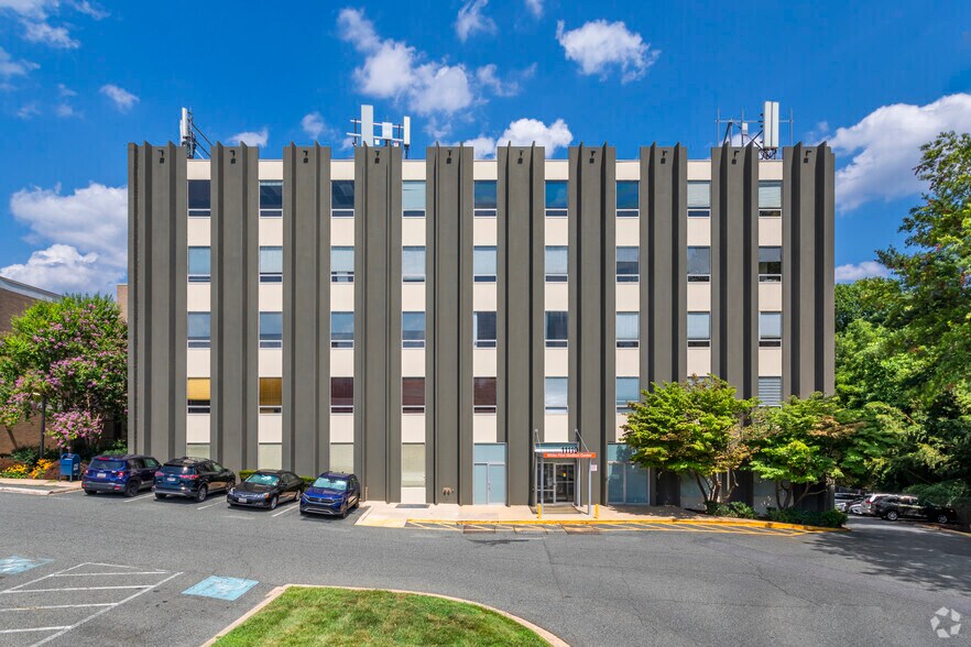 11119 Rockville Pike, Rockville, MD à louer - Photo de l’immeuble – Image 2 sur 8