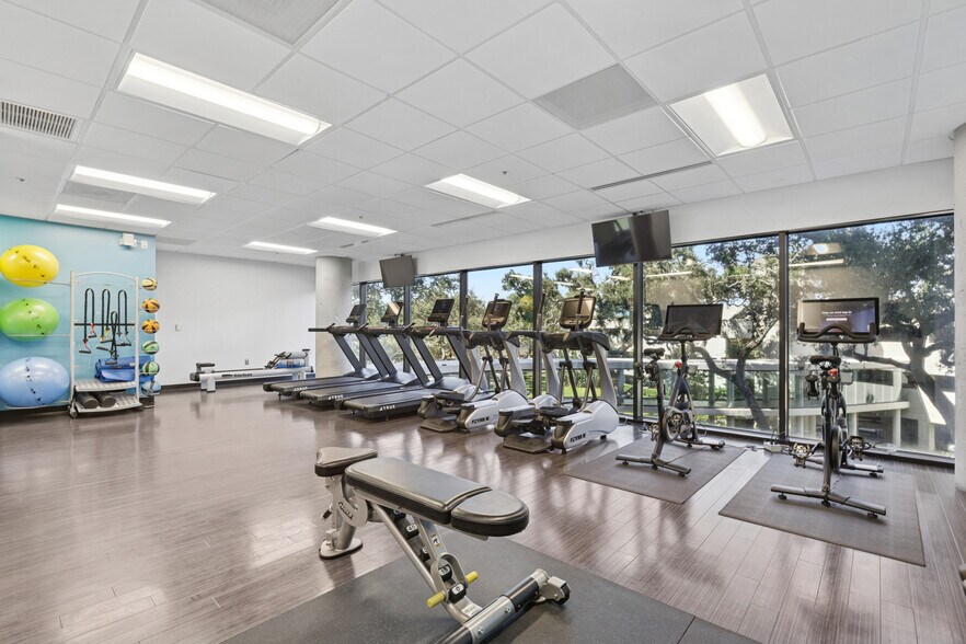 2502 N Rocky Point Dr, Tampa, FL à louer - Photo de l’immeuble – Image 2 sur 13