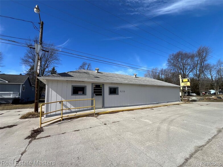 8216 Lakeshore Rd, Lexington, MI à vendre - Photo de l’immeuble – Image 2 sur 8