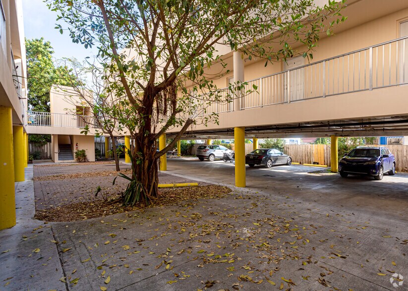 1553 SW 2nd St, Miami, FL à vendre - Photo de l’immeuble – Image 2 sur 13