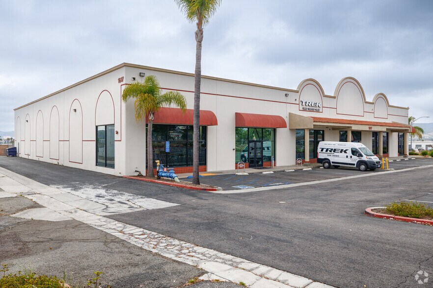 1617 Capalina Rd, San Marcos, CA à louer - Photo de l’immeuble – Image 1 sur 19