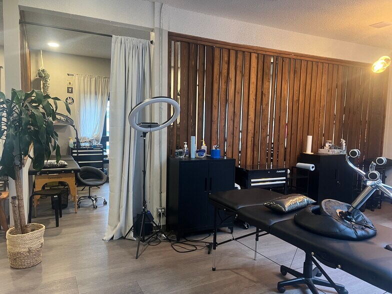 207 12th Ave SW, Calgary, AB à louer - Photo intérieure – Image 3 sur 8