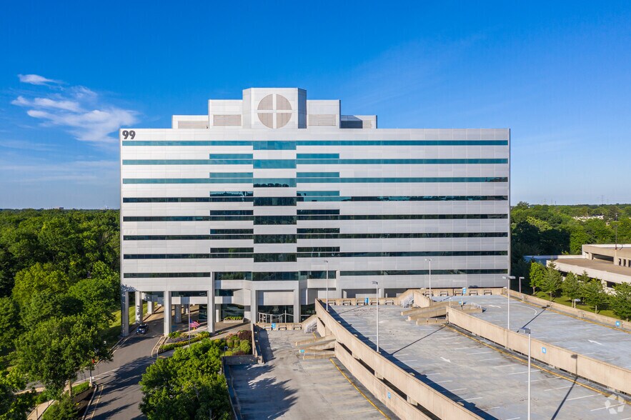 99 Wood Ave S, Iselin, NJ à louer - Photo de l’immeuble – Image 2 sur 7