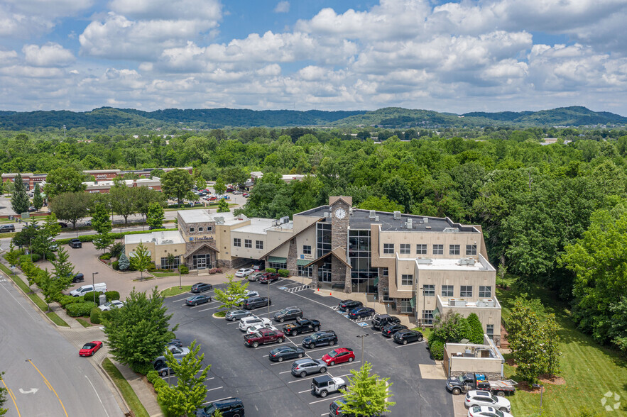 3310 Aspen Grove Dr, Franklin, TN à louer - Photo de l’immeuble – Image 2 sur 4