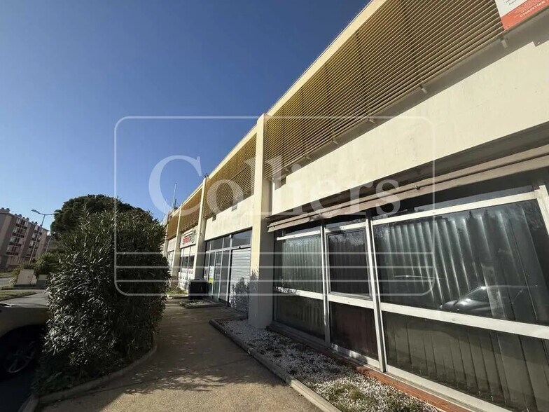 Bureau dans Aubagne à louer - Photo de l’immeuble – Image 1 sur 3