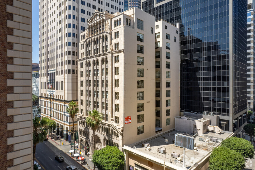 811 W 7th St, Los Angeles, CA à louer - Photo de l’immeuble – Image 3 sur 24
