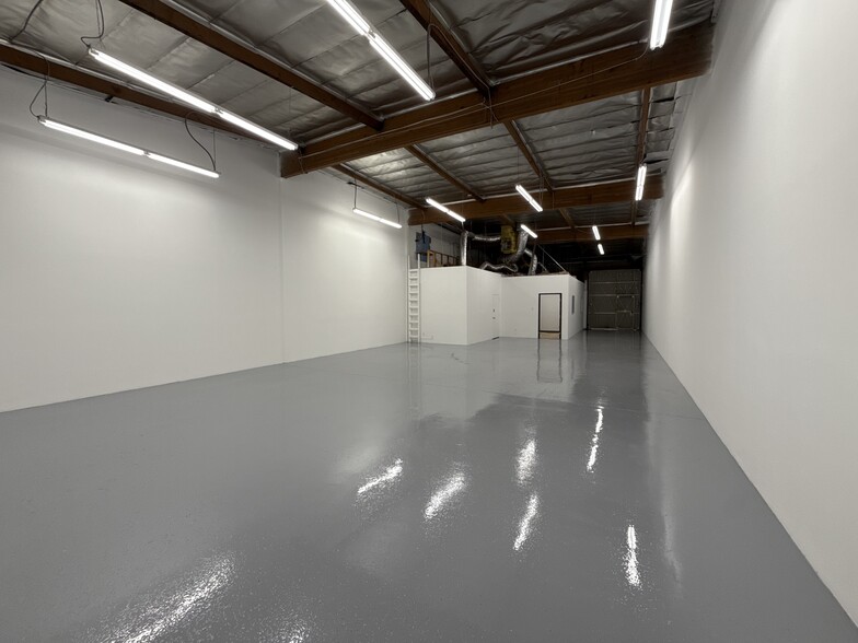 16147-16153 Leadwell St, Van Nuys, CA à louer - Photo de l’immeuble – Image 2 sur 9