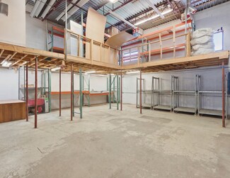 Plus de détails pour 1260 Av Laplace, Laval, QC - Industriel/Logistique à louer