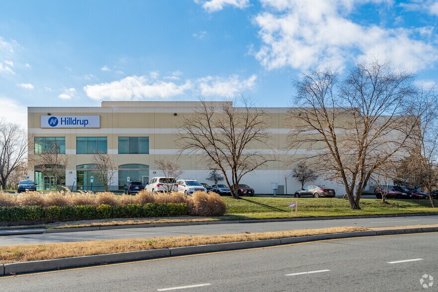 44050 Mercure Cir, Sterling, VA à louer - Photo principale – Image 1 sur 4