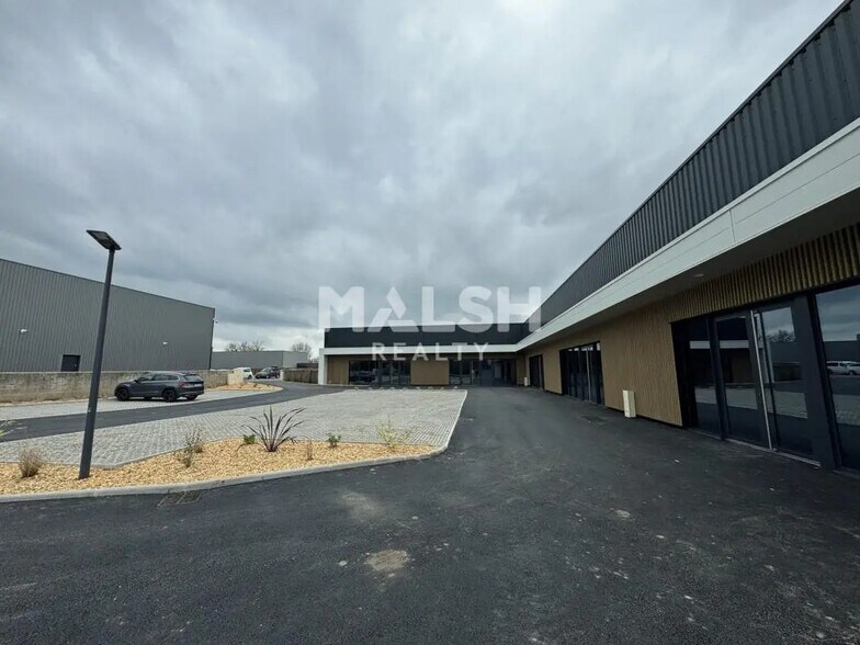 Local d’activités dans Andrézieux-Bouthéon à louer - Photo de l’immeuble – Image 1 sur 4