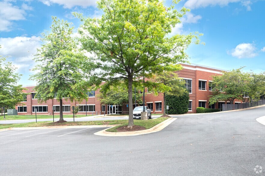 4530 Walney Rd, Chantilly, VA à louer - Photo de l’immeuble – Image 2 sur 5