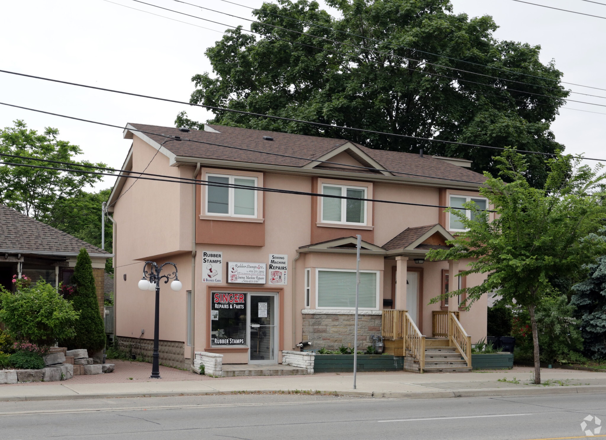 617 & 619 THE QUEENSWAY portefeuille de 2 biens à vendre sur LoopNet.fr Photo principale– Image 1 sur 2