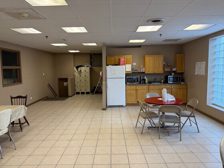 4949 N Western Ave, Chicago, IL à louer - Photo de l’immeuble – Image 2 sur 17