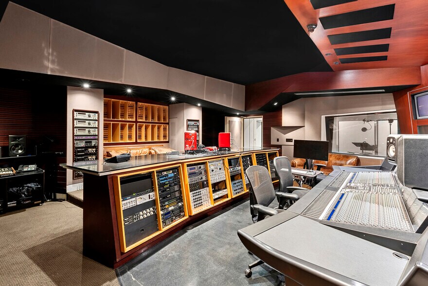 751 N Highland Ave, Los Angeles, CA à vendre - Photo intérieure – Image 1 sur 12