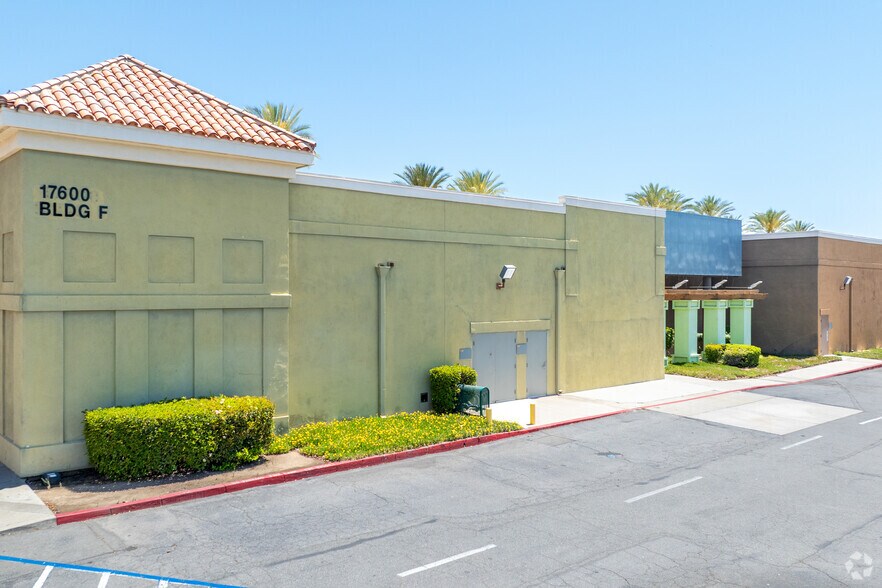17600 Collier Ave, Lake Elsinore, CA à vendre - Photo de l’immeuble – Image 2 sur 4