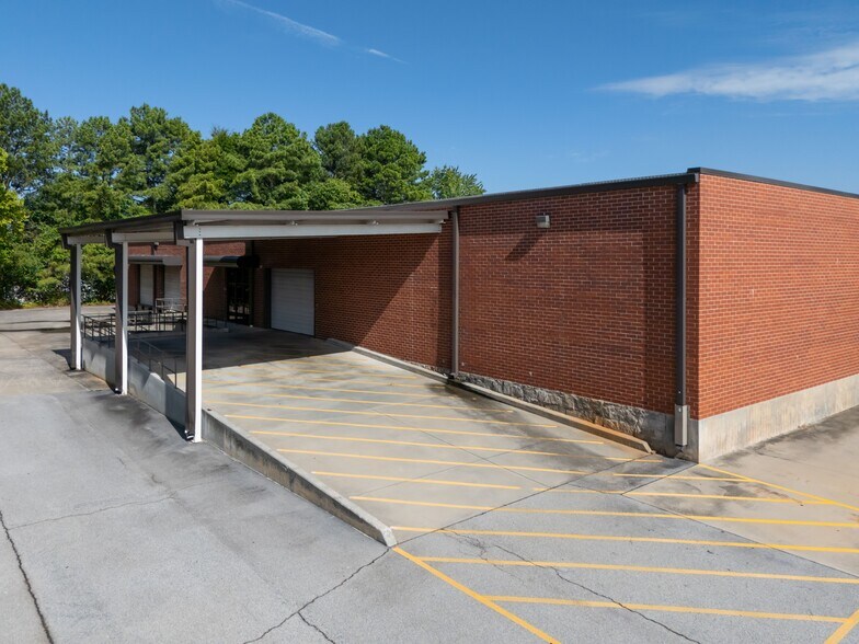 1548 Stone Ridge Dr, Stone Mountain, GA à louer - Photo de l’immeuble – Image 3 sur 6