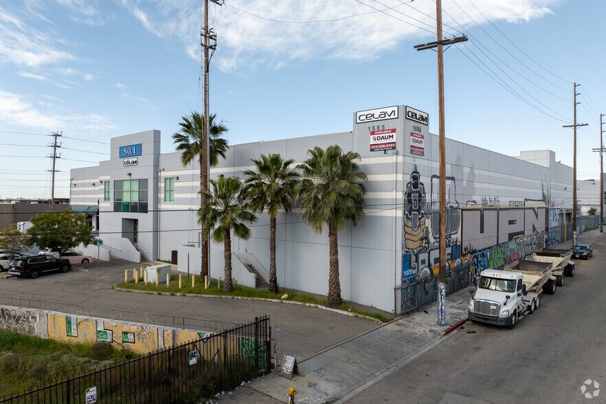 1585 Rio Vista Ave, Los Angeles, CA à vendre - Photo de l’immeuble – Image 2 sur 7