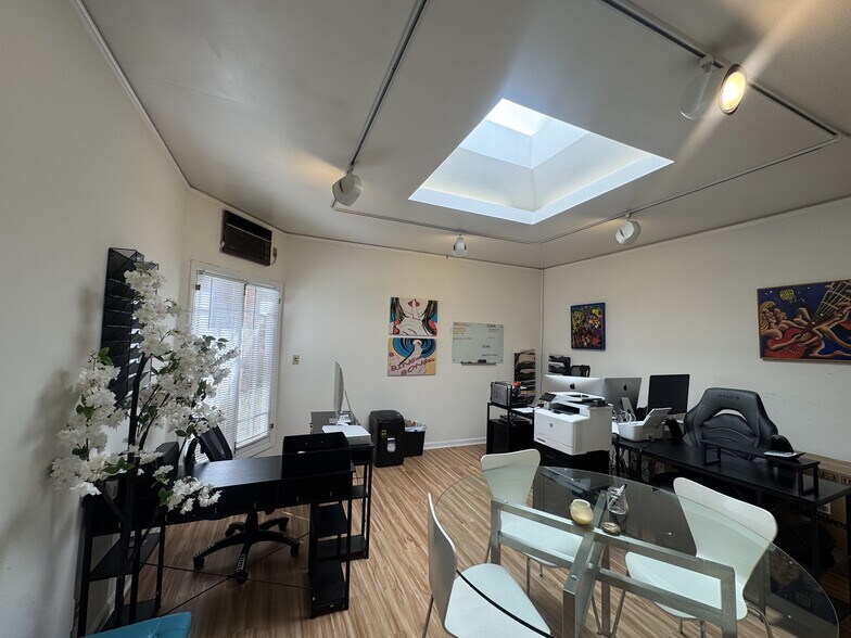 5320 E 2nd St, Long Beach, CA à louer - Photo de l’immeuble – Image 3 sur 7