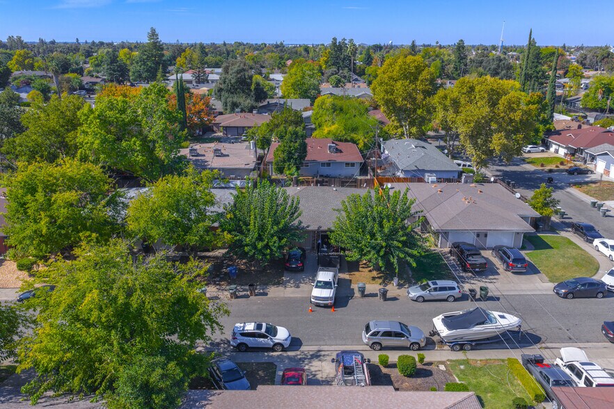 4917 Orchid Way, Sacramento, CA à vendre - Photo de l’immeuble – Image 3 sur 10