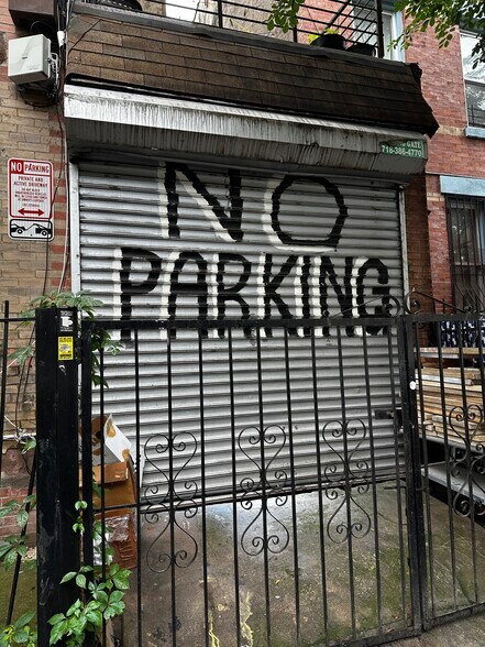 554 Wilson Ave, Brooklyn, NY à louer - Photo de l’immeuble – Image 2 sur 17